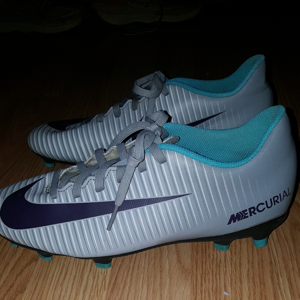 Nike softball shoes size 7.5